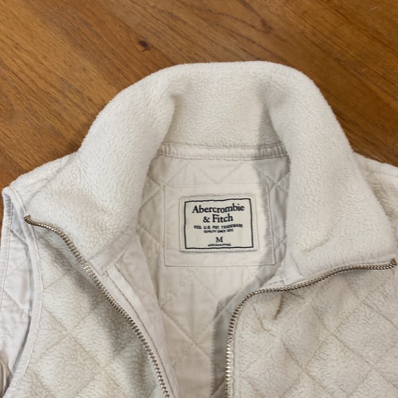 Abercrombie & Fitch Fleece Vest - Picture 10 of 12